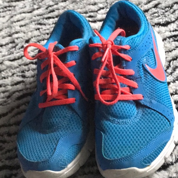 Nike Blue Shoes 😻 - Picture 3 of 5